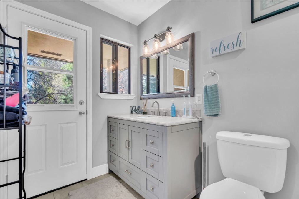 Professional Bathroom Cabinet Painting Company