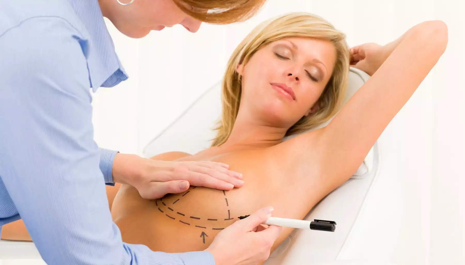 Fat Transfer in Dubai for Breast Enhancement: A Natural Alternative to Implants