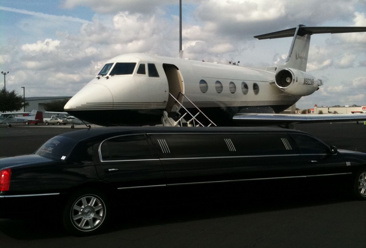 Airport Limousine Service in Canada: Ride in Style, Arrive in Luxury