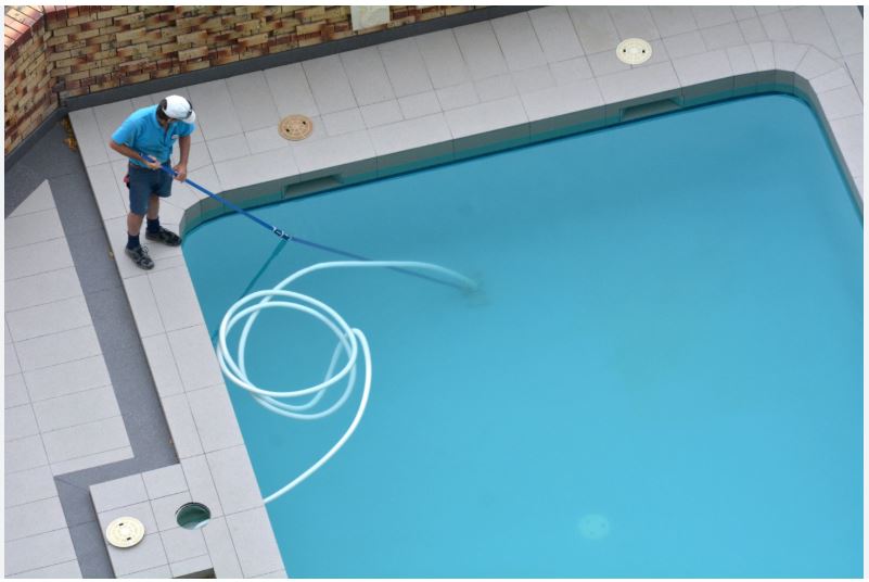 Pool cleaning service