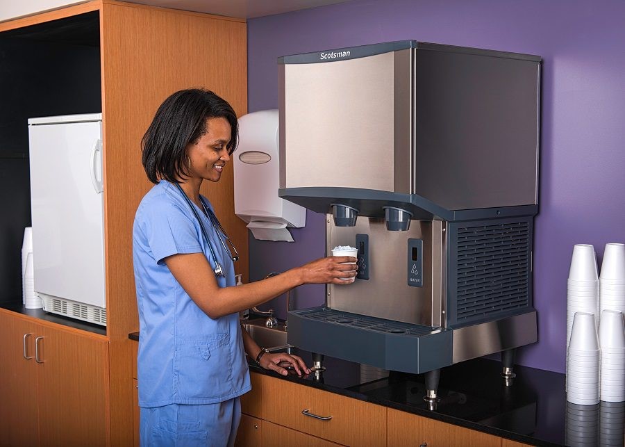 Why Should Businesses Invest in a Compact Ice Maker?