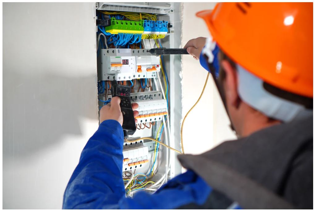 Circuit breaker repair in Ridgely