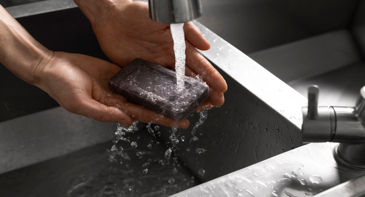 Autonomous hand wash basin