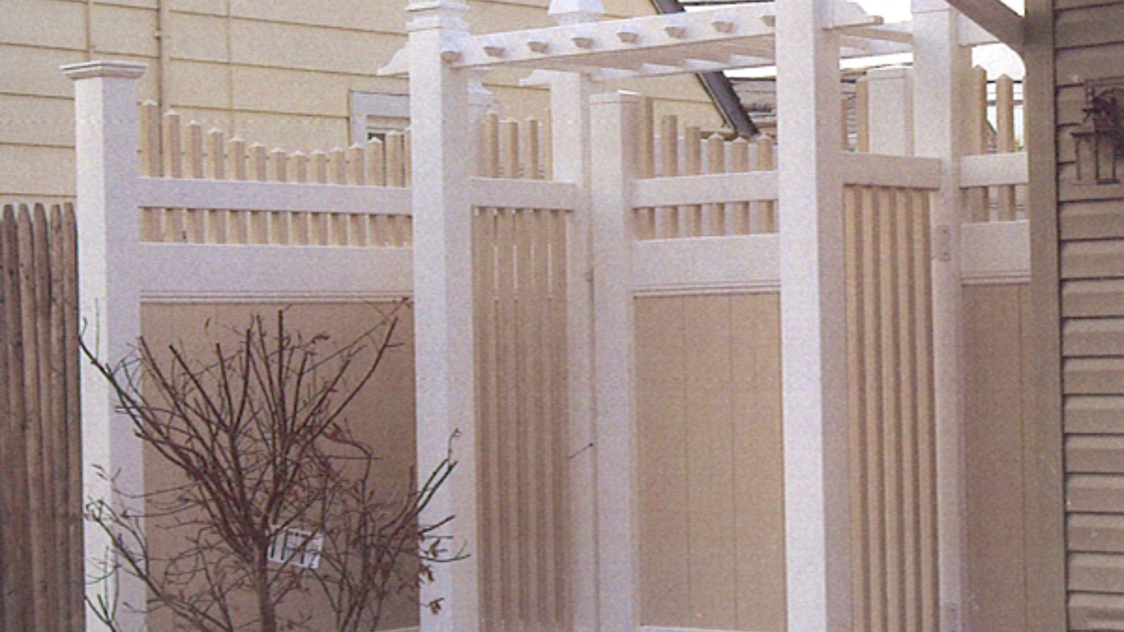 PVC Fence Installation Outperforms Traditional Metal Fences in Staten Island