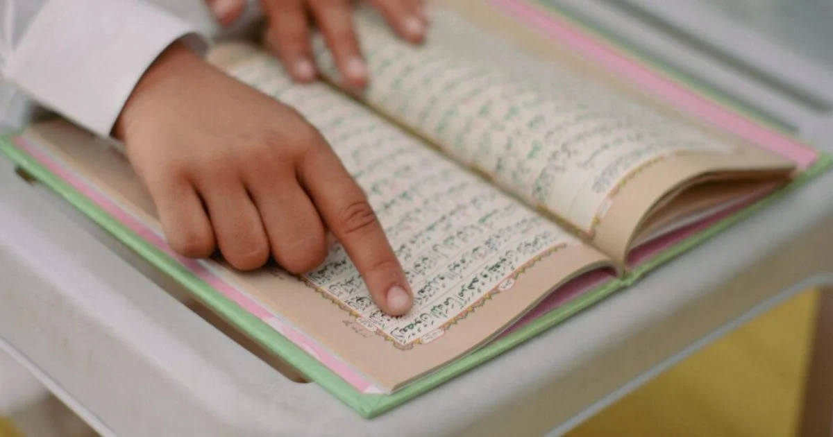 How a Learning Quran School Helps Kids Learn Proper Tajweed