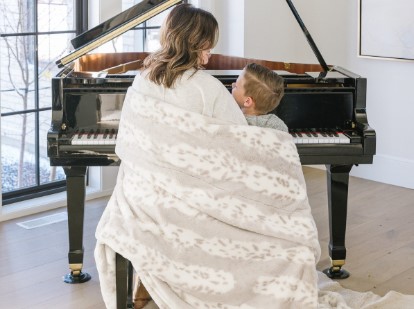 faux fur throw blanket